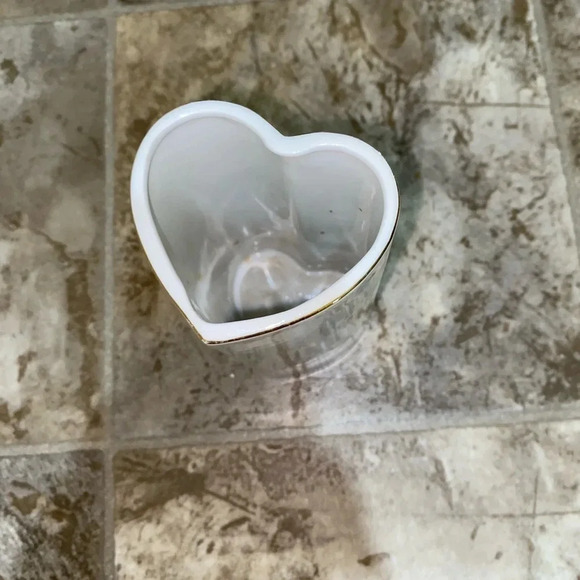 Homemade UFC Brand White Heart Shaped Vase Made in 1982 Japan with Gold Rim Rare - Picture 6 of 13